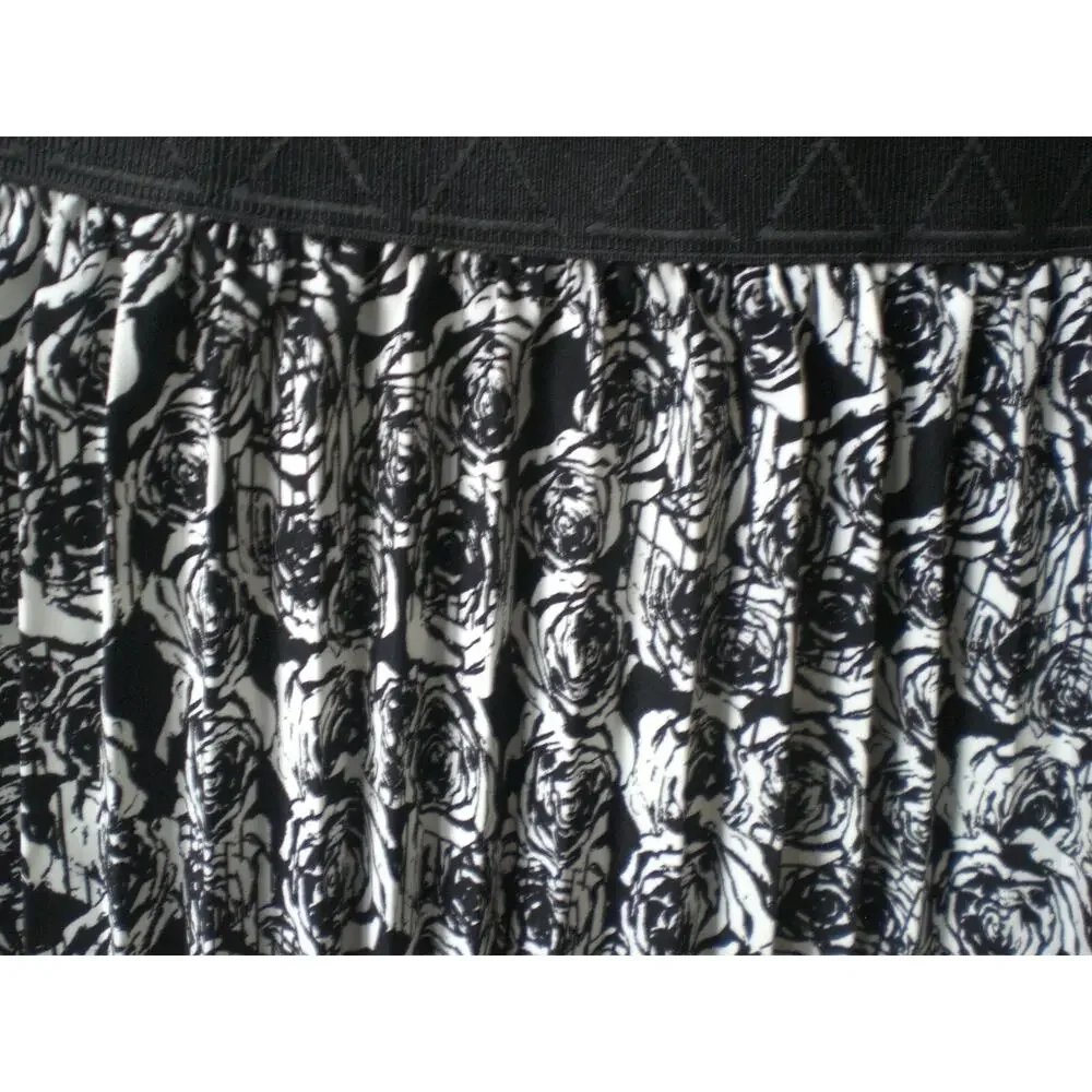 NWT LuLaRoe Black White Roses Jill Accordion Skirt SMALL